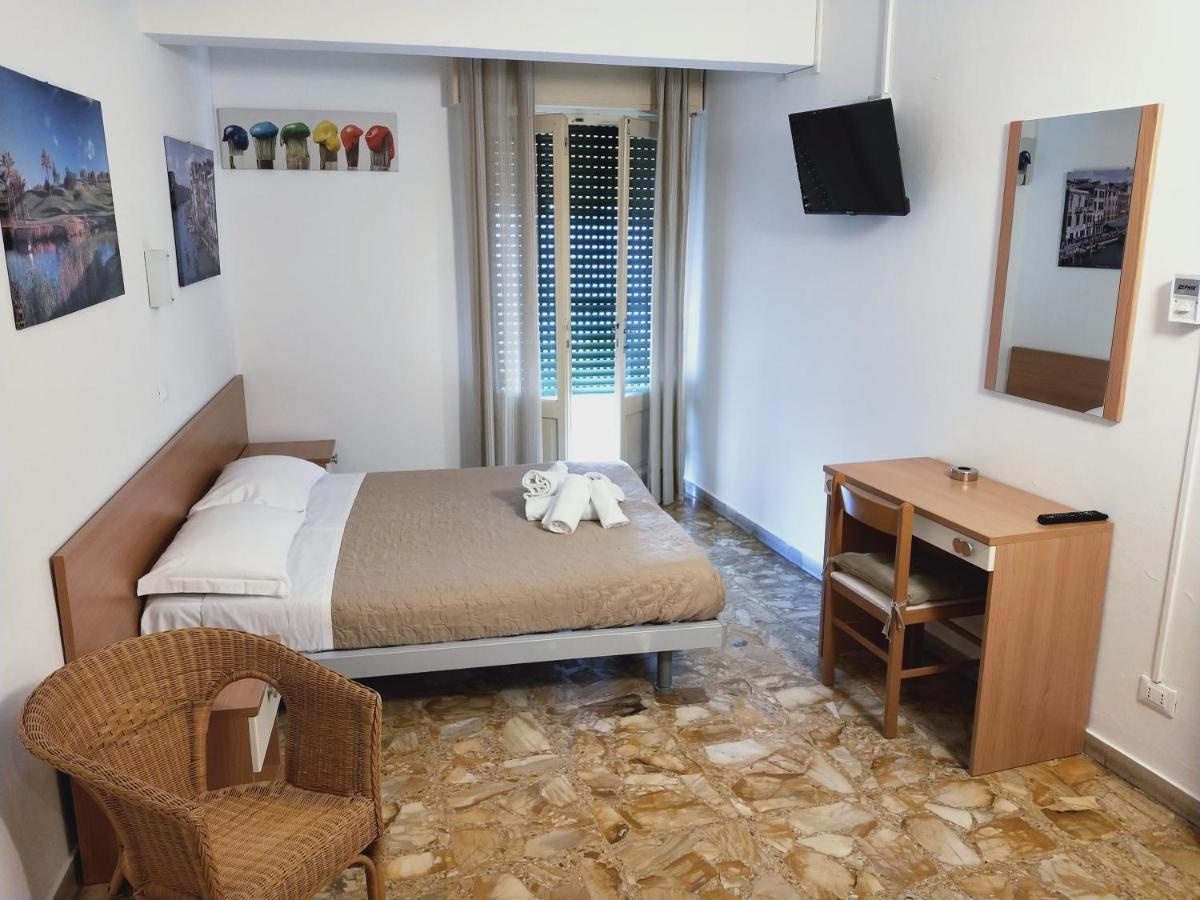 Hotel Diana Gardone Riviera Exterior foto